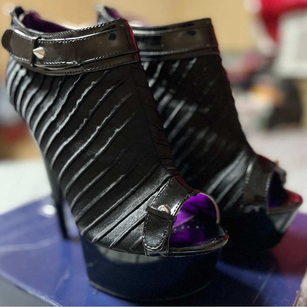 Black platform heels 👠 - Picture 2 of 12